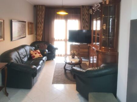 Jepet me qira 2+1+2 Brryl te kryqezimi 🏷️60.000Leke