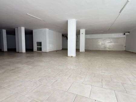 Commercial space for rent at Brryli!