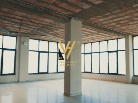 LOCALE COMMERCIALE DI 1.100 M2 IN AFFITTO AL KRISTAL CENTER 11.000 EURO