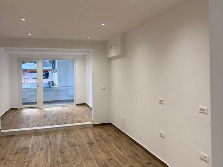 For rent 1+1 near the train for office 800 eu furnished