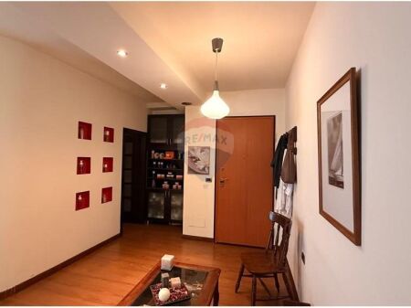 Ambjent per qira - Ish Ekspozita