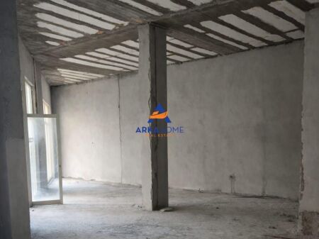 SHITET AMBJENT KOMERCIAL "TEK LIQENI I THATE" 270.000 EURO