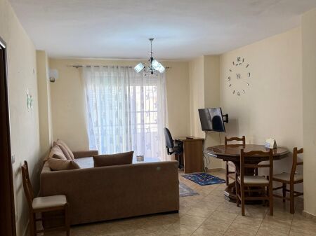 Apartament 1+1 për qira – Stacioni i Trenit, Durrës