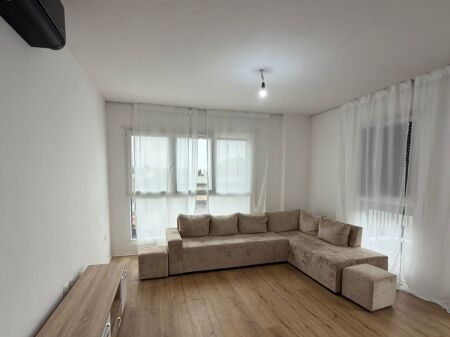 Jepet me qira 2+1+2 Don Bosko 600 mije leke