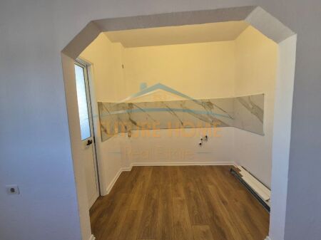 Shitet, Apartament 1+1, Oxhaku, Tiranë.