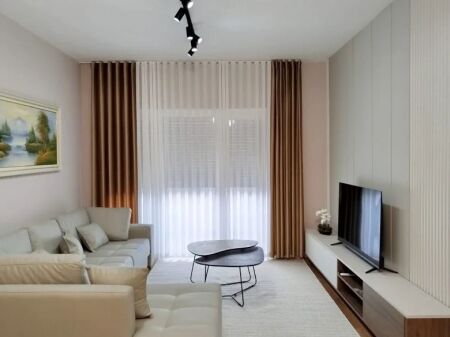 Qera | Apartament 1 + 1 | Shkolla E Kuqe| 720 €/muaj