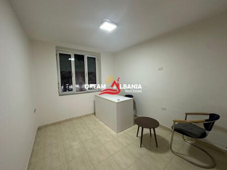 Jepet Zyre ( Apartament 2+1 ) me qera ne Rrugen E Kavajes prane Tirana Garden Building ( ID 42611409 )