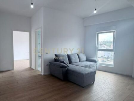 Shitet apartament 1+1