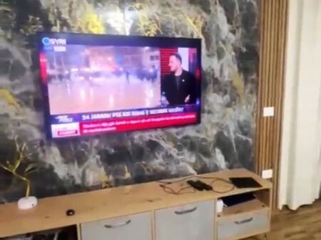 🏢Nella zona del 5 Maggio, vicino alla scuola “Ardian Klosi” si affitta appartamento 1+1+posto auto, arredato 50.000 Lek