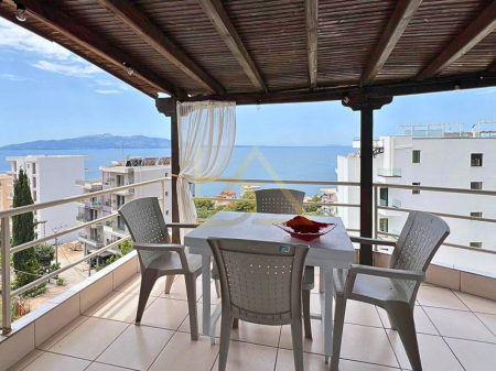 Shitet Papafingo me Pamje nga Deti – Sarandë