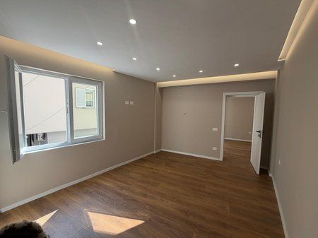 In vendita, Appartamento 1+1, Via Mine Peza, Tirana