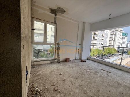 Qera,Ambjent per Zyra, Kompleksi Kika 2,Tirane