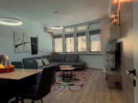 2+1,i mobiluar ,100 m2 bruto,te jata market astir,175 mije euro