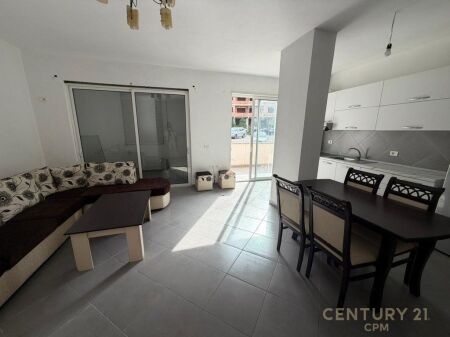 Apartament 2+1+2 në shitje pranë Kopshti Botanik i Tiranës dhe Xhamia e Kopshtit Botanik