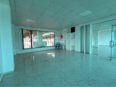 Magazzino / Capannone in affitto – Vaqarr, Tirana