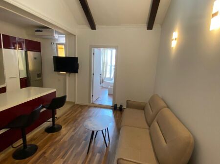 Jepet me qera apartamenti 1+1 , Kodra e Diellit, prane supermarket Aldi  500 mije leke