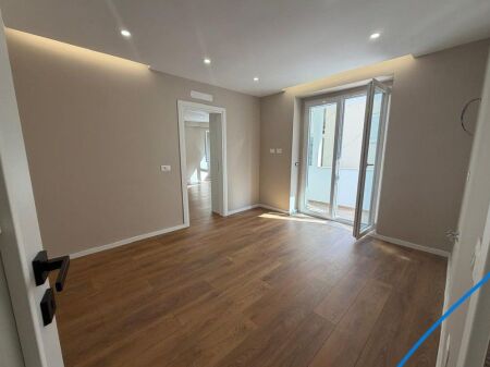 Shitet, Apartament 1+1 ,  Rruga Mine Peza