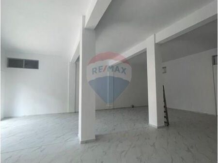 Dyqan me qira – Fusha Ali Demi, Tiranë