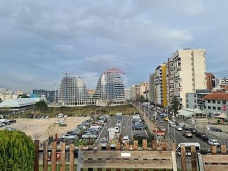 Zyrë - Për Qira - Rruga e Kosovarëve, Tiranë