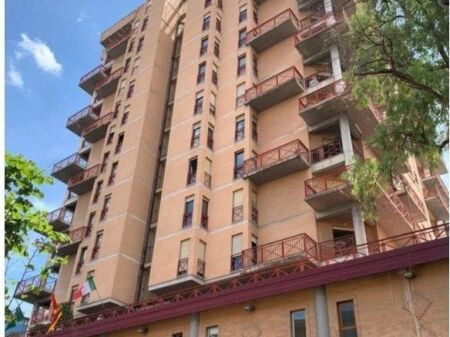 ZYRE ME QERA 104 M2 QENDER 200.000 LEKE