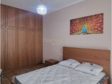 Jepet me qira apartament 1+1 me post parkimi në zonën e Zogu i Zi, Tirana.