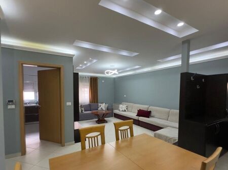 Qira, Apartament 2+1+2 Me Post Parkimi në Astir