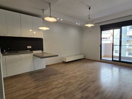 APARTAMENT 1+1 TEK KOMPLEKSI DELIJORGJI!