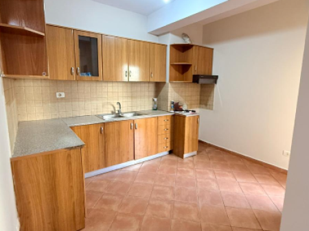 🏢 Ambient Zyre me Qira 3+1 – pranë Rrethit të Komunës📍