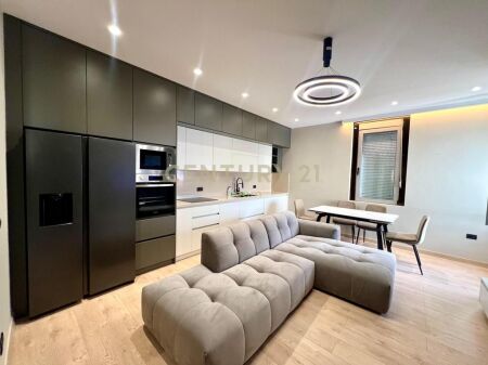 Affitto, Kodra e Diellit, Appartamento Moderno 3+1+2 con posto auto