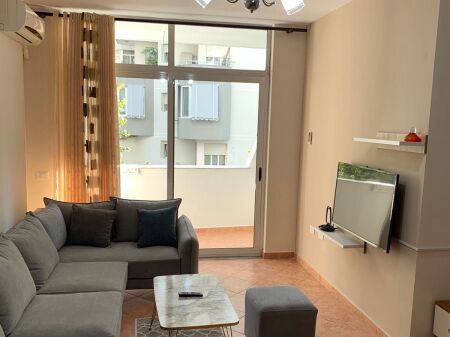 Jepet me qera Apartamenti 2+1 , Komuna Parisit, Kompleksi KiKa 1 650 mije leke