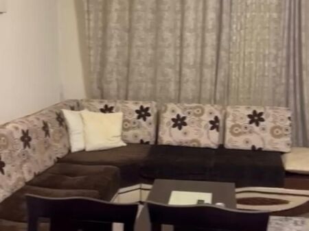 1+1 me Qera n Astir , Prane Rrethit