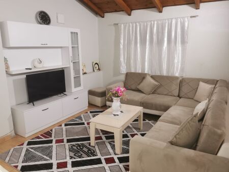 🏢Boulevard Zogu I, near the Ministry of Justice, a well-furnished 1+1 apartment is for rent. 55,000Leke