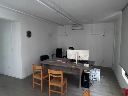 UFFICIO IN AFFITTO 116 M2 VASIL SHANTO 1.200 EURO