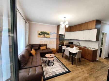 Qera, Apartament 1+1+Post Parkimi , Zogu i Zi, Tiranë 800 €