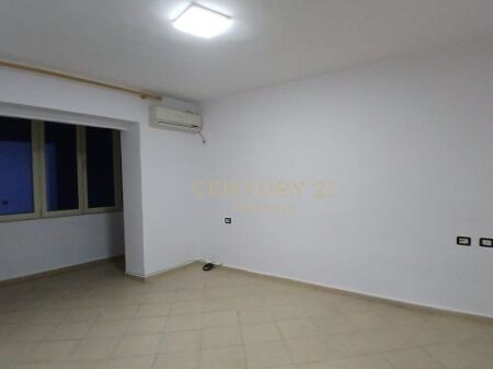 Appartamento in affitto vuoto 2+1, Ministero dell'Istruzione