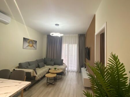 Jepet me qira 2+1 prane Zogut të Zi