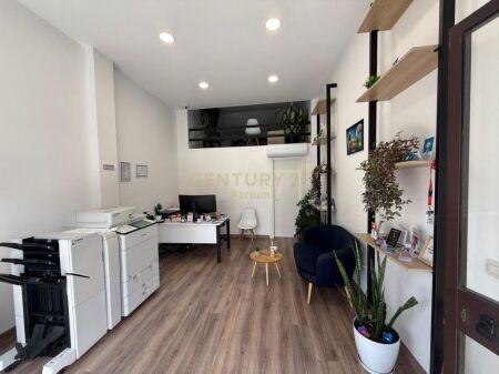 SHESIM DYQAN BUZE RRUGE NE ALI DEM!!!