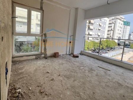 Qera,Ambjent per Zyra, Kompleksi Kika 2,Tirane