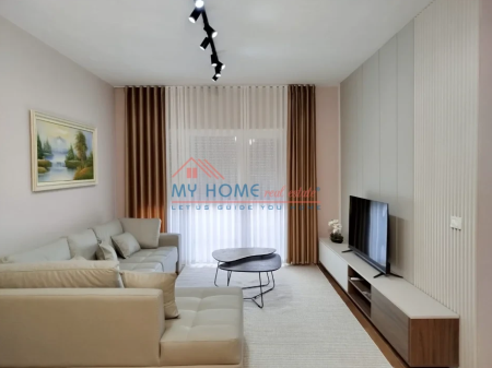 Appartamento 1+1 in affitto dietro la Scuola Rossa a Tirana