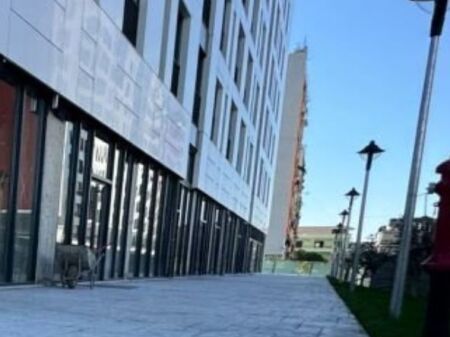 Jepet me qera ambient komercial