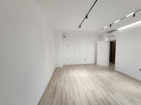 Zyre me qera tek Zogu i Zi Tirane