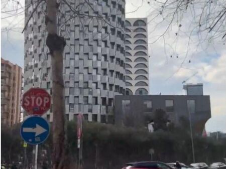 QENDER, JAPIM ME QIRA AMBIENT KOMERCIAL KATI 0 5,000 € /Muaj