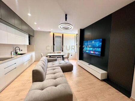 Rent, Kodra e Diellit, Modern Apartment 3+1+2 with Parking Space