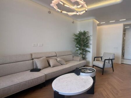 Shitet apartament modern 2+1+2