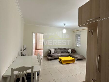 Tek Kompleksi Kontakt prabe 21-dhjetorit Shitet Apartament 1+1 me Hipoteke.