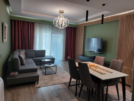 Tek Selvia ,prane Hotel Black Diamond,jepet me qera apartament 3+1+2 i mobiluar.