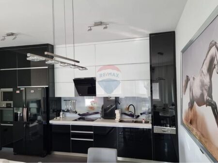 Kat Vile 3+1 per qira, Rruga Besa