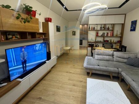 Shitet, Apartament 2+1+2+Post parkimi, Ali Demi