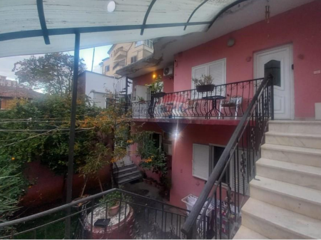 Vile per shitje ne Qender