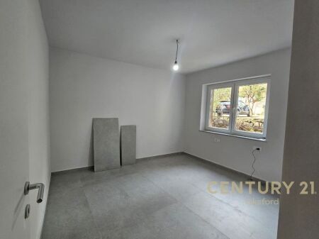 NJESI SHERBIMI ME QIRA TEK MATERNITETI I RI